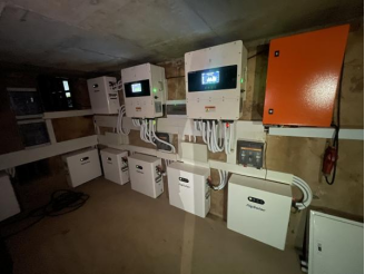  Diez Livo + Two Chisaje Inverter Inverter Proyecto de almacenamiento de energía en el hogar en Sudáfrica 